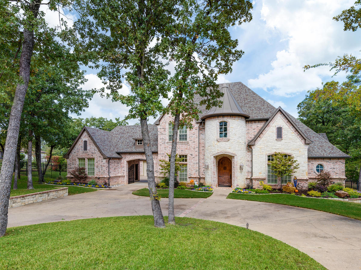 front yard landscaping done by Green Earth DFW