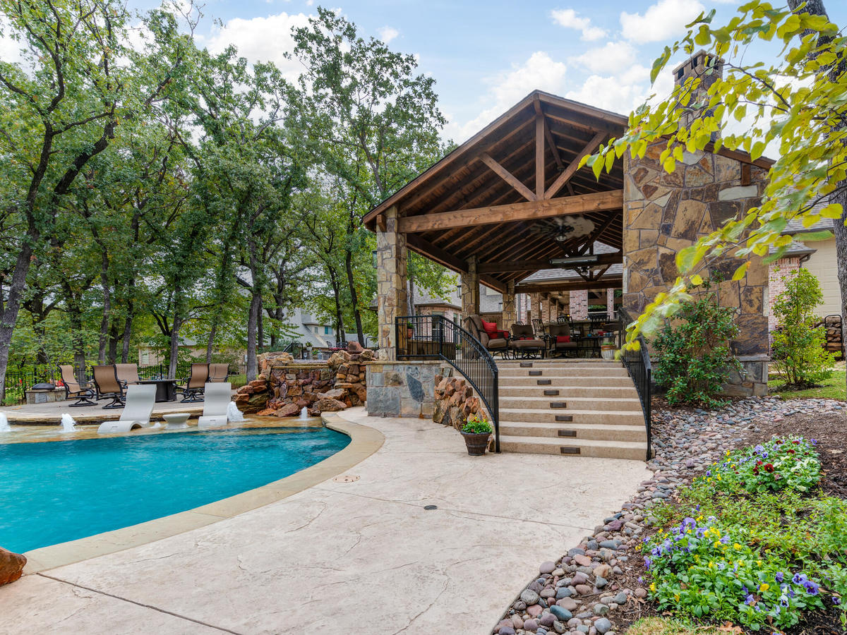 outdoor living and custom pool designed and built by Green Earth DFW
